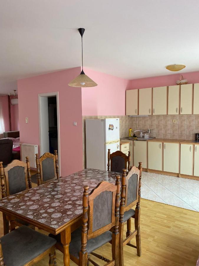 Guest House Trajkovic Ягодина Экстерьер фото