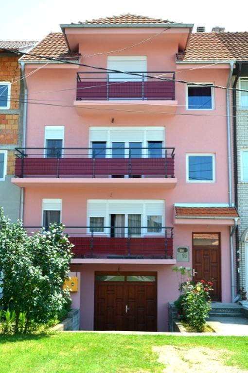 Guest House Trajkovic Ягодина Экстерьер фото